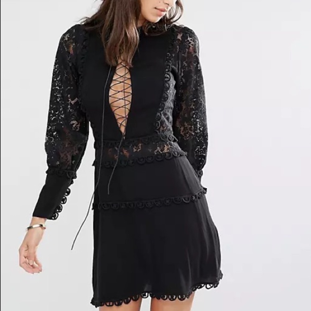For love and lemons 🍋 Dress black lace front  medium